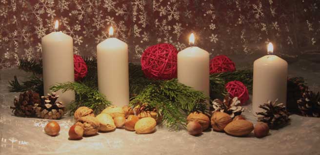Holiday candle decor